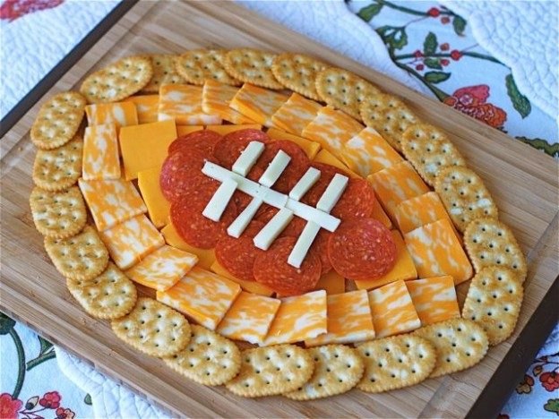 football-cheese-plate-624x468-9883131