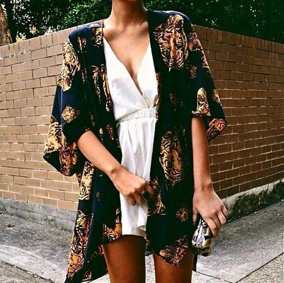 keeping-it-boho-in-a-kimono-l-y5_esk_mjueeu-7032270